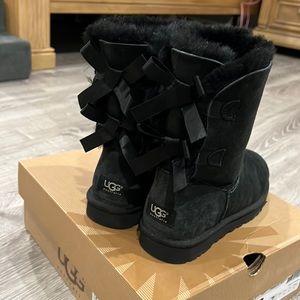 Uggs. Bailey Bow black. Size 7.